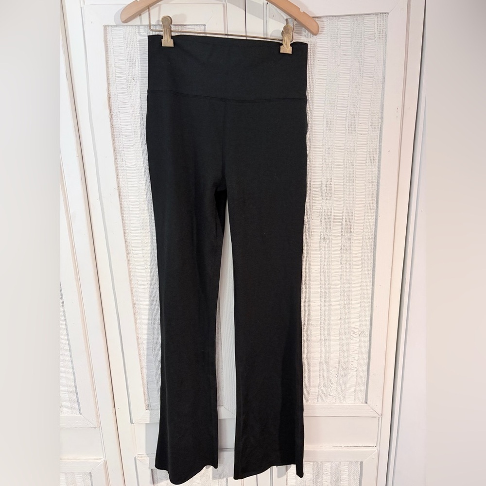 Vuori Flare Leggings with raw edge hem size M heathered gray